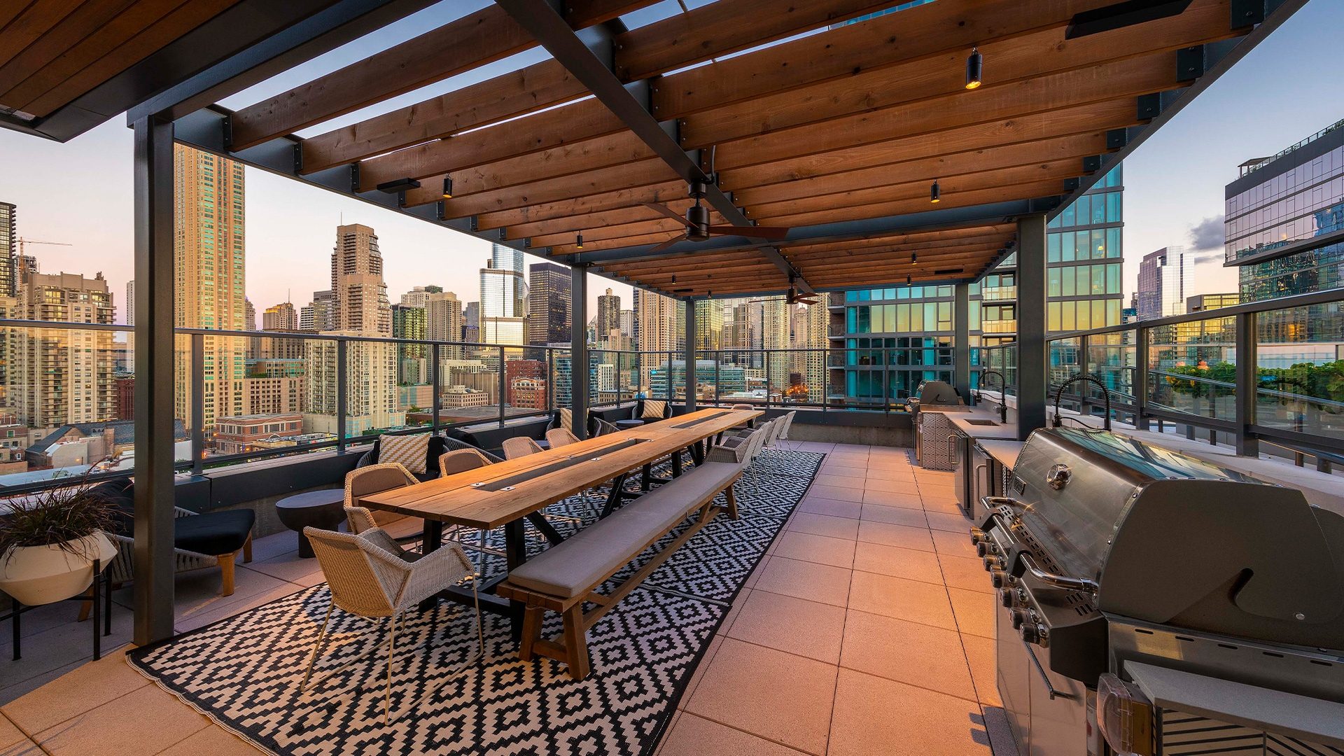 Marlowe chicago common bbq rooftop